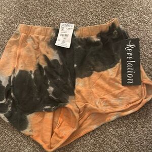 Adorable, tie-dye girls shorts, size junior small